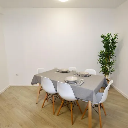 Bajo Alfonso X Apartment *